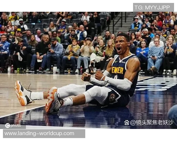 篮球明星的辉煌瞬间与不懈追求的励志故事分享