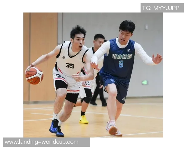 去年付出的篮球明星们在赛场上的辉煌表现与背后辛勤努力的故事
